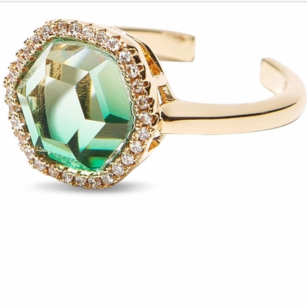 Cloe ring